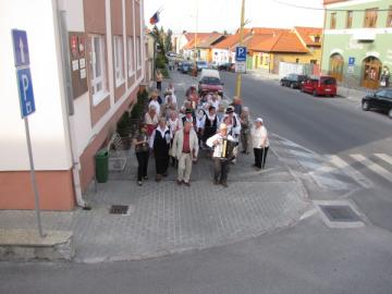 Stavanie mája v Bojniciach Stavanie mája v Bojniciach